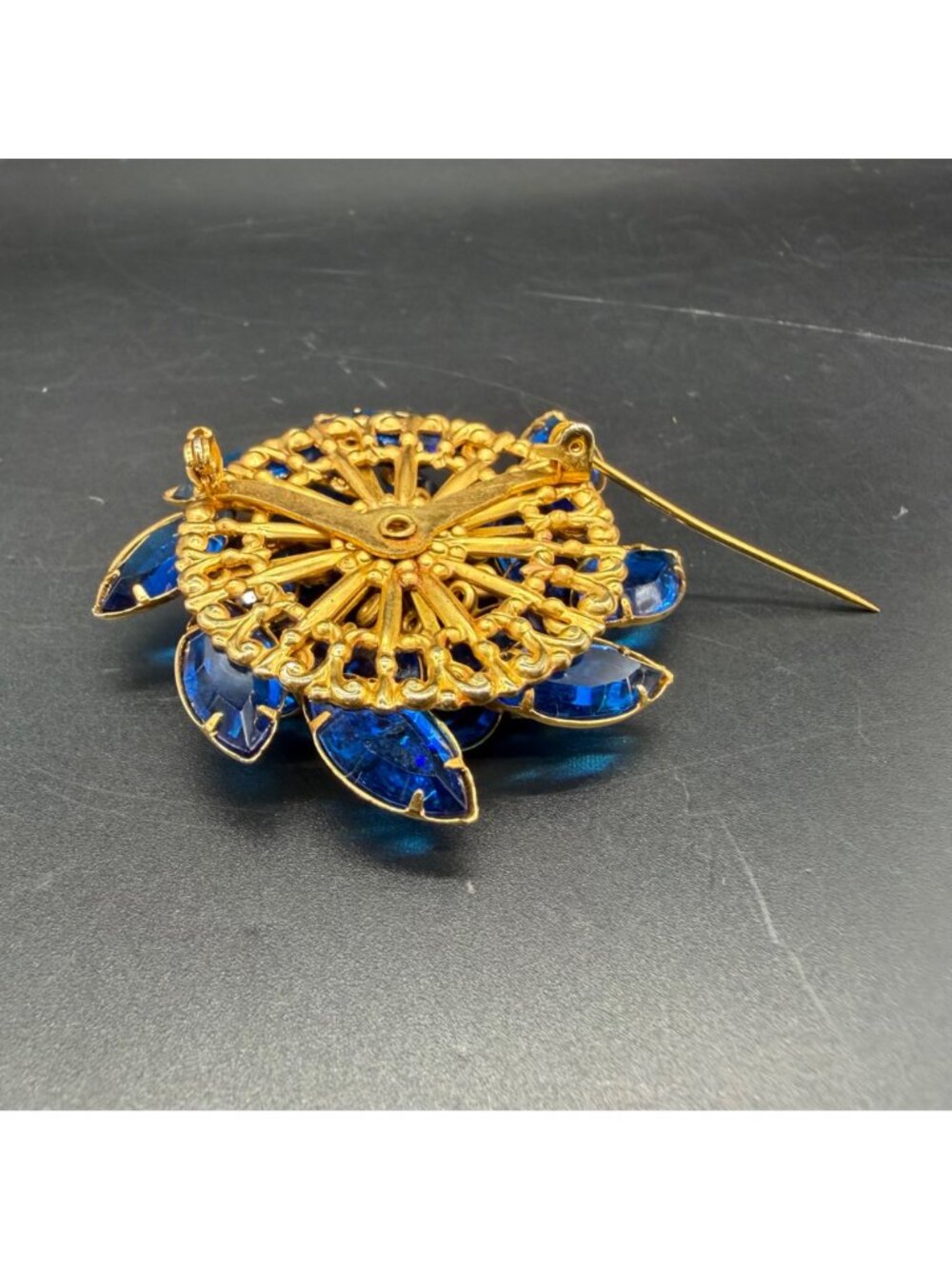 Vintage Mid Century Blue Rhinestone Gold Tone Flower Brooch Pin Elegant Jewelry - Picture 4 of 7